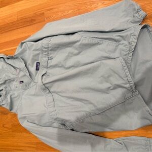 Patagonia Light Gray Casual Pullover. Funhoggers® Anorak Pullover